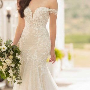 Brand New, Unaltered Martina Liana Wedding Dress